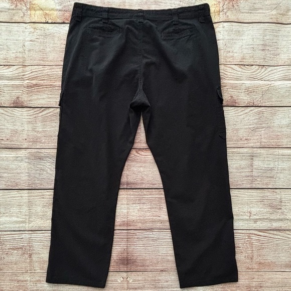 Wrangler • Premium Relaxed Fit Flex Black Cargo Pants, Men's Size 42 x 30 - Picture 7 of 16